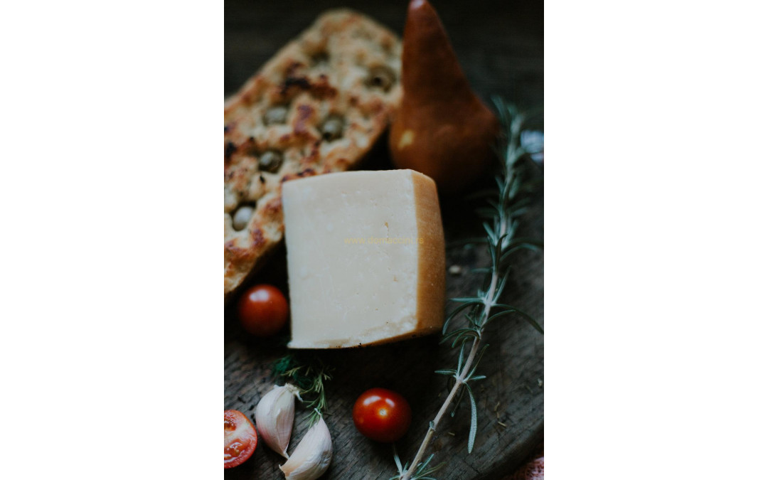 Ekstra tvrdi Čarnok sir, jedinstveni domaći parmezan