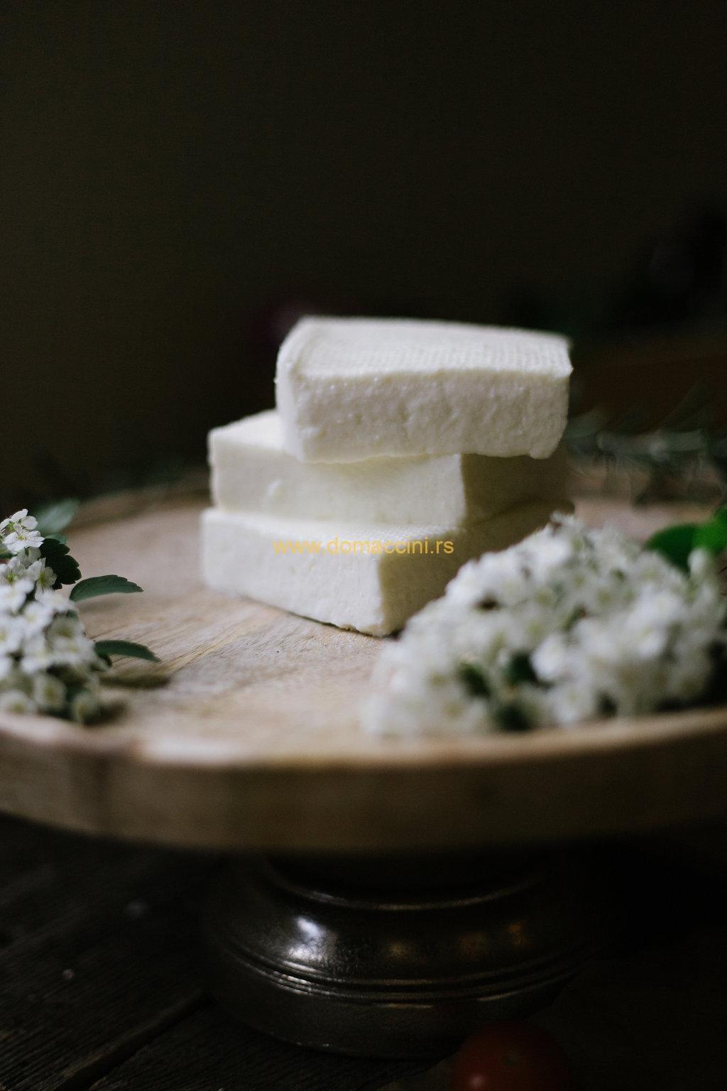 Mladi kravlji sir Domaci mladi kravlji sir