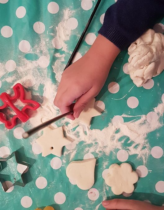 Danas su Detinjci, napravite s decom poklončiće kojima će se „odrešiti“