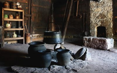 Ognjište, tradicionalno mesto okupljanja porodice